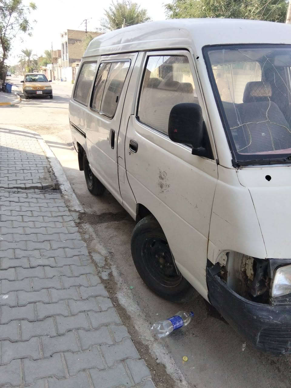 السلام عليكم سيارة فارة للبيع مكينة بيهة تبخير السنوية صاقطة السعر 20 وبيها مجال
