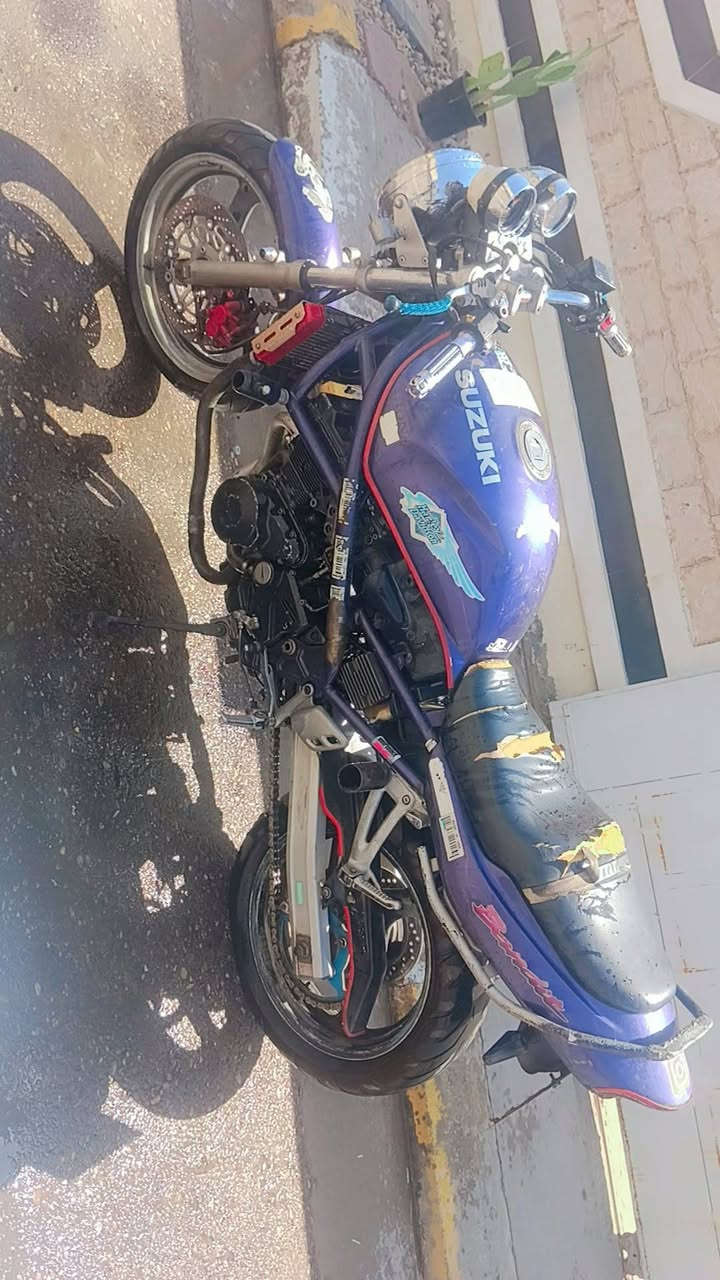 يالله سلام عليكم سازوكي بانده ربع 250cc دراجه شرط مكمركه اوراق كامله ضفيرتها شغاله من طول لطول تخم تاير بريكات بل مكان كير مكينه خير من الله لانضوح ولاتبخير فقط من اريد اشغل شخاطه طكطك وديتها كالو يحتاجلها سلف بدل وشغل ودراجه شوفت عينك نضافه فول  نقصها قفط سلف تجي تحمل وتروح مكاني الانبار الكرمة  سعر 600 وبيها مجال للشراي لحد يكسر بسعرها وترهم مراوس شعندك نزل 

هاتف واتساب /***********
