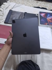 للبيع ايباد برو حجم 12.9 جيل الخامس  ذاكره 256 بطاريه 85 بلادي نضافه 1...