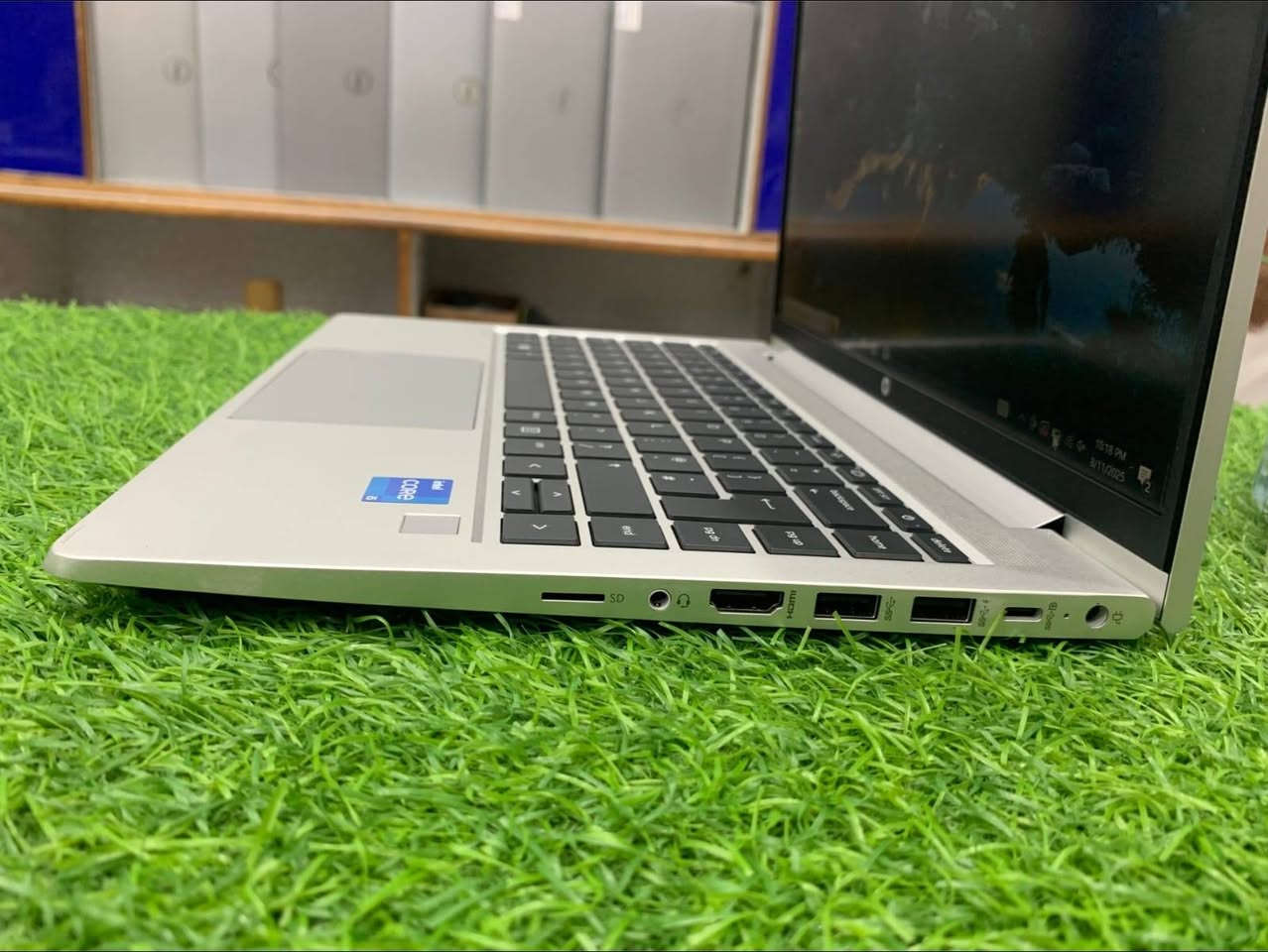 🔥 لابتوب HP ProBook 440 G8 🔥

💻 أداء عملي وأناقة تناسب كل استخدام!

🔹 المعالج: Core i5 الجيل الحادي عشر – i5-1135G7
🔹 الرام: 8GB DDR4 قابل للزيادة
🔹 التخزين: 256GB SSD NVMe قابل للزيادة
🔹 الشاشة: 14 إنش
🔹 كرت الشاشة: Intel Iris Xe Graphics
🔹 النظافة: 100%
🔹 يأتي بكارتون

🎁 الهدايا:
✔️ حقيبة لابتوب
✔️ ماوس
✔️ Mouse Pad
✔️ الشاحن الأصلي
✔️ تغليف احترافي داخل كارتون

🎯 مناسب جداً للطلاب، الدوام المكتبي، البرمجة، الدراسة، المحاسبة والاستخدام اليومي.

🚚 التوصيل متوفر إلى جميع المحافظات

🛡️ فحص كامل للجهاز قبل الإرسال، وفحص قبل الدفع والاستلام.

375 الف
واتساب ***********
