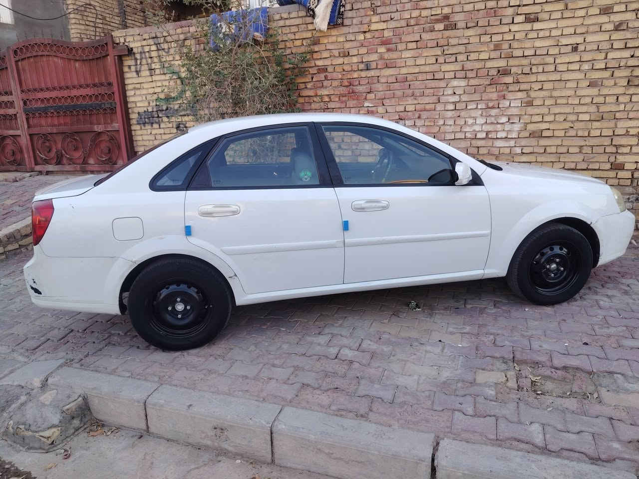 أوبترا 2010 سنويه 2031 بسمي محرك وكير هسه شادهن سياره ماشيه190Km حداديه جديده تخم تاير جديد ماذب عليههه ربع سعر ٧٤ وبيه مجال***********
