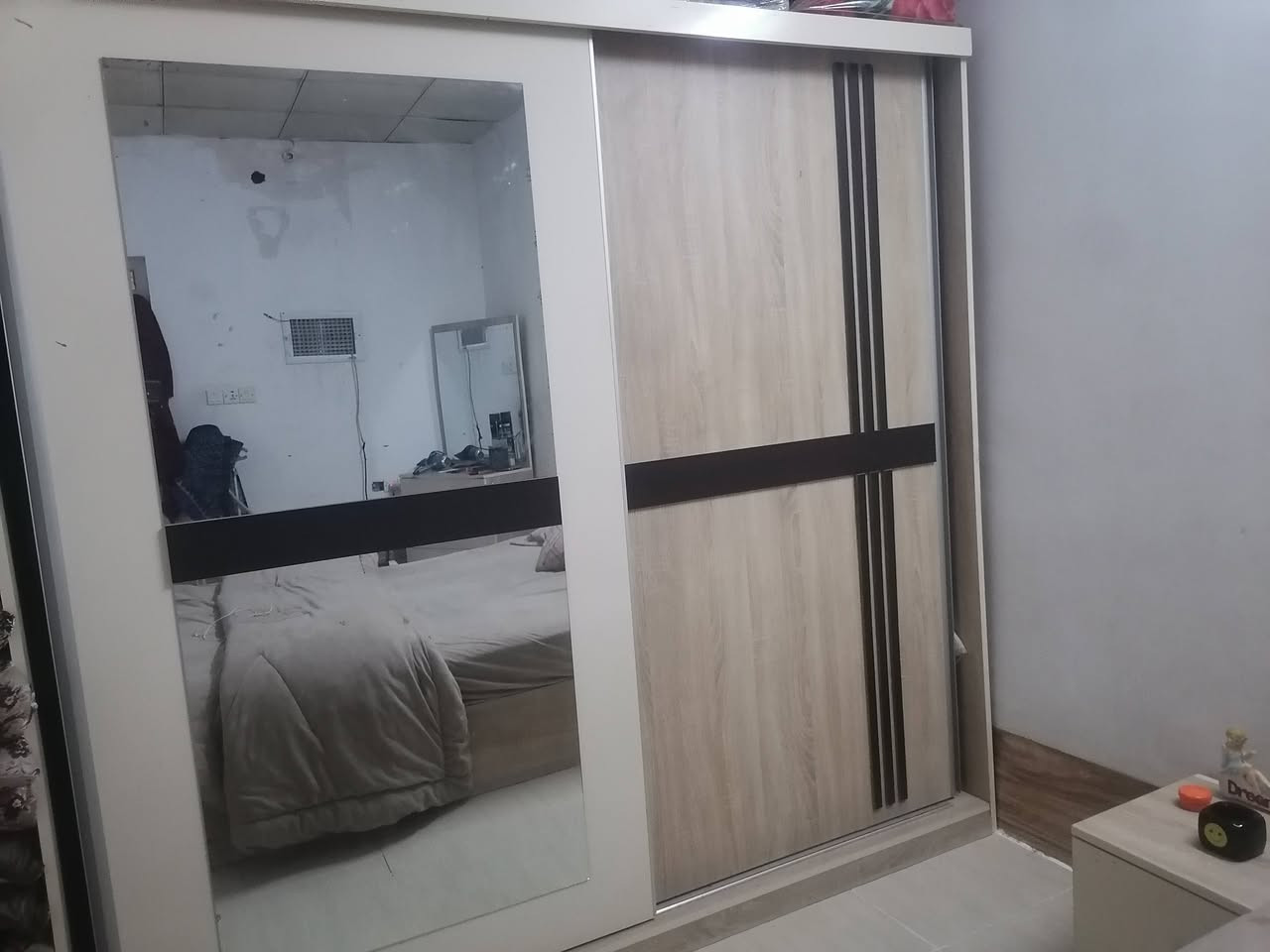 غرفة نوم للبيع 200وبيها مجال العنوان بحركة الاستفسار عل واتساب ***********

