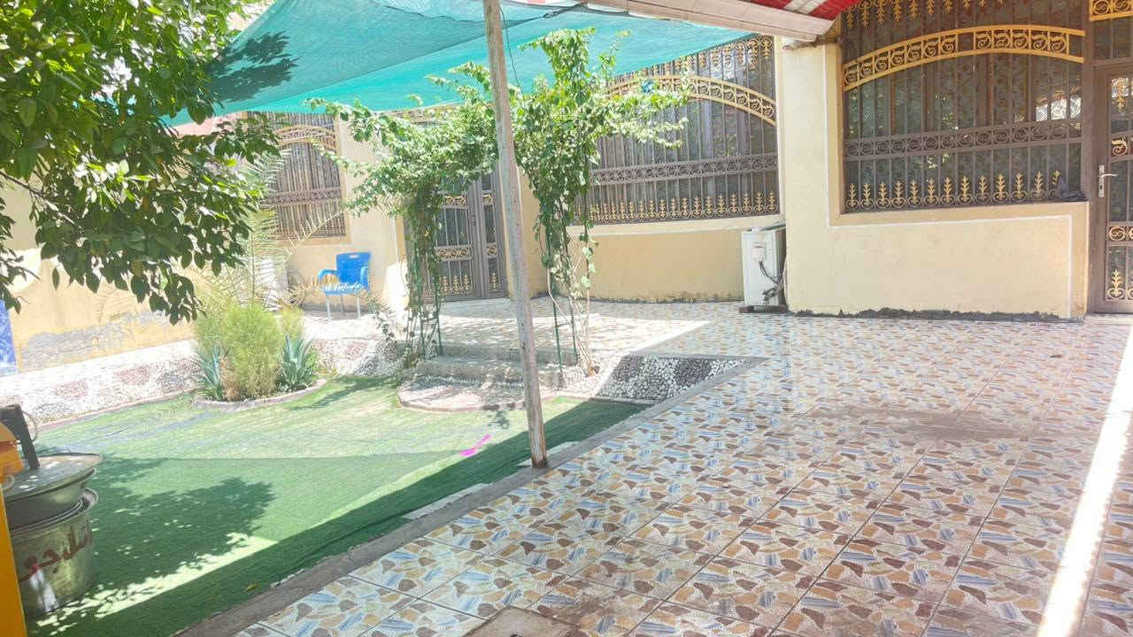 دار للبيع مساحة 327 سند تحويل  عنوان منطقة الرشيدية  طريق حلة قاسم
يبعد عن الشارع العام 400متر  بناء 2021
 البيت سند 25 
يحتوي البيت ع  
أستقبال  9×4
غرفتين 4×5
هول 4×10.50
مطبخ 4×5
درج دور 
مخزن طابق ثاني فقط
مجمع صحيات داخلي وخارجي  
وجة 12.50×26 
 شارع البيت 8متر 
يحتوي ع حديقة كراج  كما موضح بصور 
ل الاستفسار اكثر مراسل الصفحة 
الاتصال ع  رقم ***********
