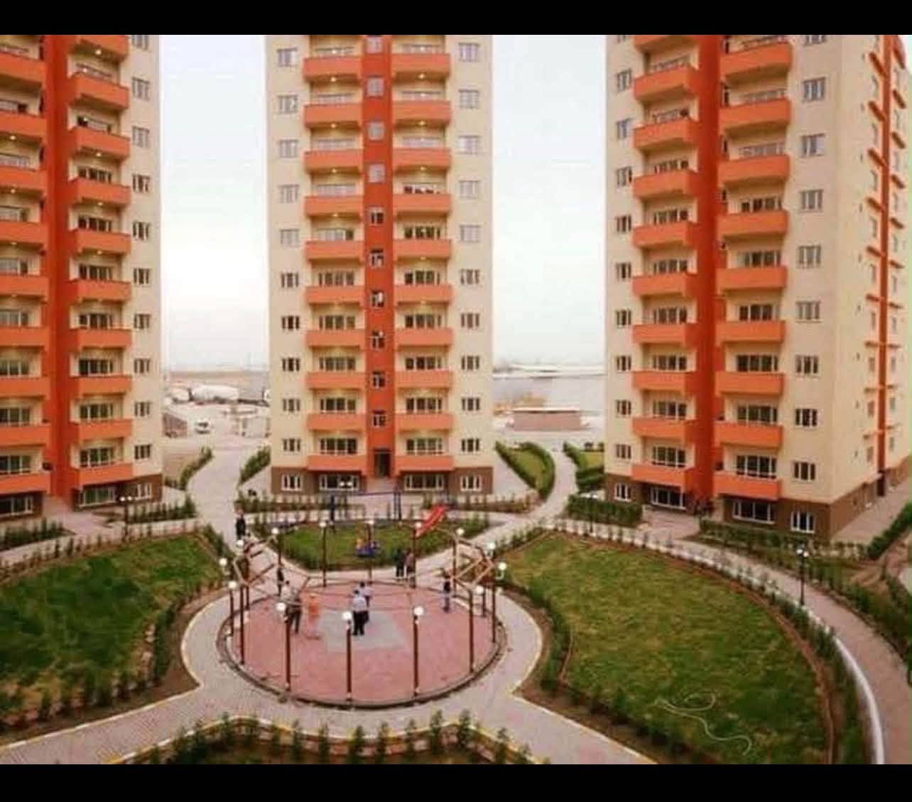 🏠 شقة للبيع في مجمع الزهور السكني – بغداد / سريع محمد القاسم
🏢 عمارة D7  شقة 27
📐 المساحة: 80 متر
💸 واصل قسط سبع سنوات (٨٧ قسط)
       سعر البيع: 45 مليون 
📞 للاتصال:
*********** / اتصال + واتساب

نص مكتوب في الصور:
- PRODUCED BY AN AUTODESK EDUCATIONAL PRODUCT Appartment Type "D" 110 Balcony 390 Dining Livingroom 545 110 Hall 176 200 Bath Master Bedroom 295 365 Bedroom 295 320 Balcony 210 40 97 183 170 410 kitchen 260 250 130 120 Entrance 60 80 PRODUCED BY AN AUTODESK EDUCATIONAL PRODUCT After Modification