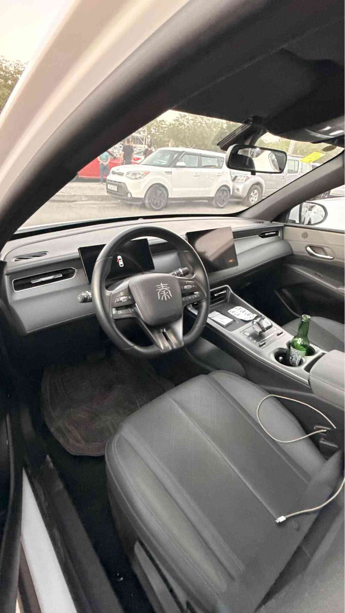 سلام عليكم 
byd
كن بلاص ارغب شكل 
وسعر كلش مناسب 
2025
رصعه وحده بالهلال منزلها 
ماشيه 19000km
مكاني كركوك
*********** كركوك, العراق
