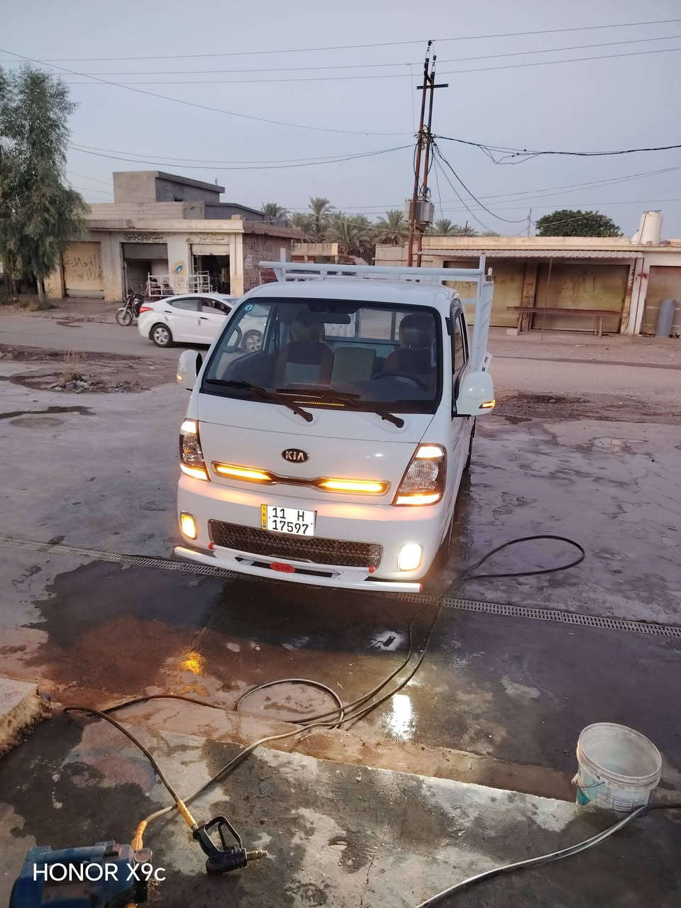 ى كيا بنكو موديل 22 ماشية 65 كامل من كل شي سيارة باسمي  تحويل ثاني يوم مابيهة اي نقص  سعر147 رقم الهاتف ***********

نص مكتوب في الصور:
- HONOR X9c