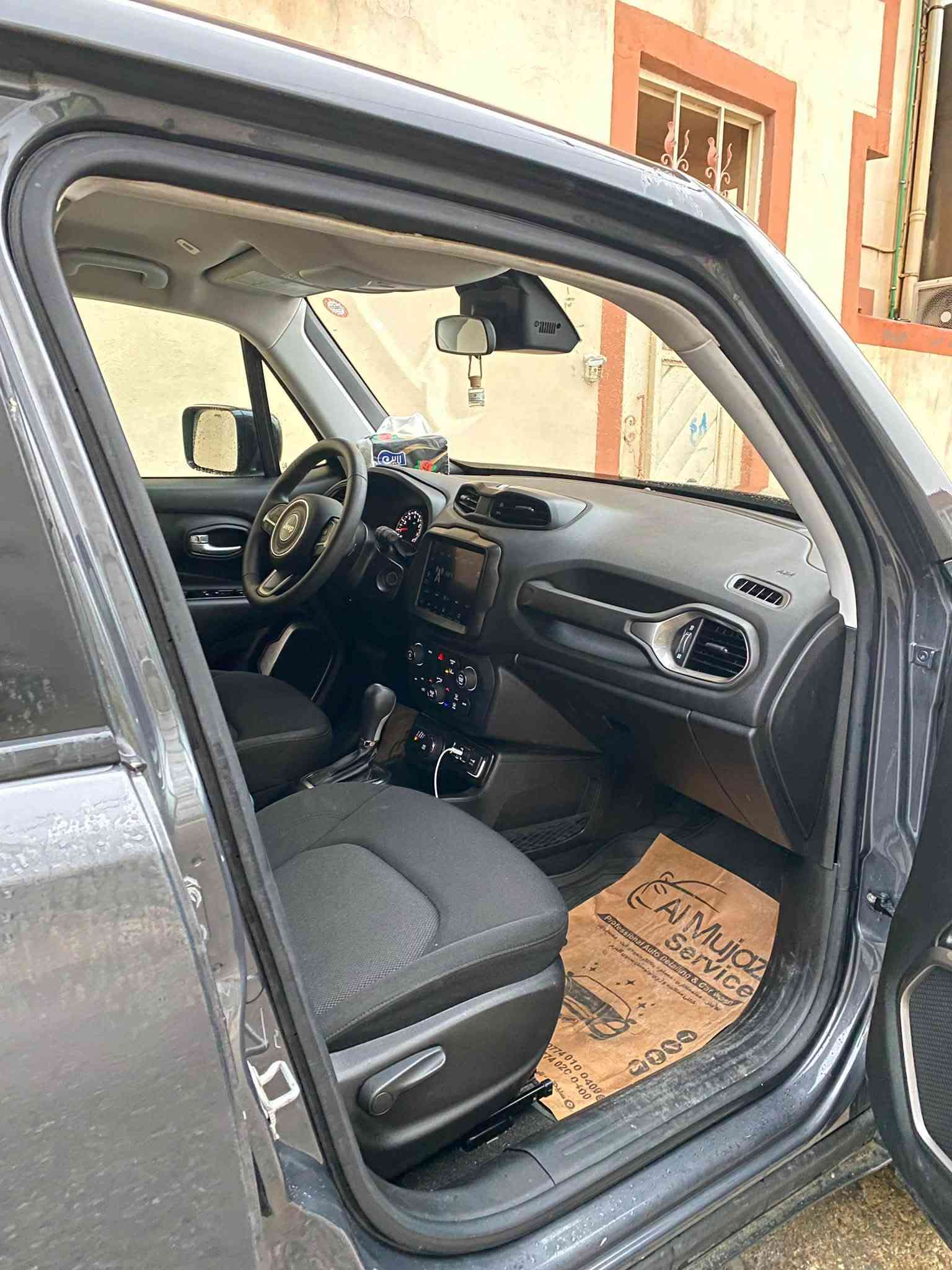 Jeep Renegade 2023
جێب رينگارد 

مۆدێل (٢٠٢٣) 

چوار پستۆن

نرخ: ( ١٢٥ )وەرەقە — کەمێک مەجال 

• تەنها دەرگای دواوەی لای سەکن بۆياخە  .

• شاسی و ئێرباگ: پێش و پاشی کەپسە، بە شەرت ئێرباگی نەتەقیوە.

• دوو پەلە قوپاوی بچووکی بە دەرگای دواوەیەتی (لە سەر شەحن).

• سیستەمی دەبڵ ئەکسل: Double Axle، سێ مۆدی لێخوڕینی هەیە بۆ (بەفر،قور و شاخ).

.برێک بەسمەيە .

. تراکشن کۆنترۆل .

.ئۆتۆ هۆڵد ( auto hold ) .

• سیستەمی سەلامەتی: خەتی جادە (Lane Assist) - خۆی پێچ دەکاتەوە.

• تەبرید: دوو زۆن (Dual Zone) - لای سایەق و سەکن بەجیا گەرم و سارد دەبێت.

• تەکنەلۆژیا: شاشە گەورە، بيلاد (Apple CarPlay) ، تەحدید سورعە (ئۆتۆکروز)، کۆنتڕۆڵی سوکان.

• بەسمەيە .(بەس شەغال نيە) 

مەرج و ئەوراق:

• سەنەوی تا ٢٠٣١ تازەیە و بە ناوی خۆمەوەیە (بە شەرتی تەحویلکردن).

• ٤ تایەی تازەی بۆ کراوە.

• ڕۆنی شەریکەی بۆ گۆڕدراوە و سێرڤسی ساڵی تەواو کراوە، هیچ مەسرەفێکی نییە.

• ڕەقەمی شاسی داندراوە.(ZACNJDB13PPP35489)

ژمارەی پەیوەندی: (***********).(***********)
