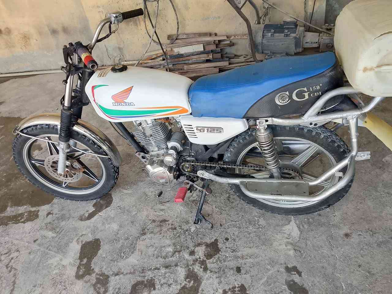 متطور ٥كير السعر 300 وبيها مجال شي قليل تواصل ع الرقم ***********
