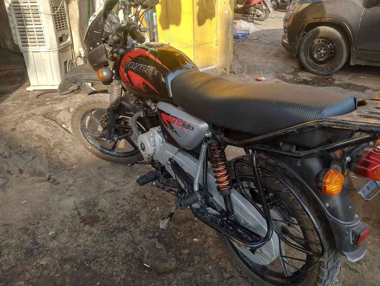 سلام عليكم دراجه بوكسر موديل 2023 مرقم بغداد نضافه 90%
نقص مري و نقص درع فقط مكفوله محرك تجفيت وكاله 
سعر مليونين و 300 و بيها مجال مكان بغداد الدوره 
***********
