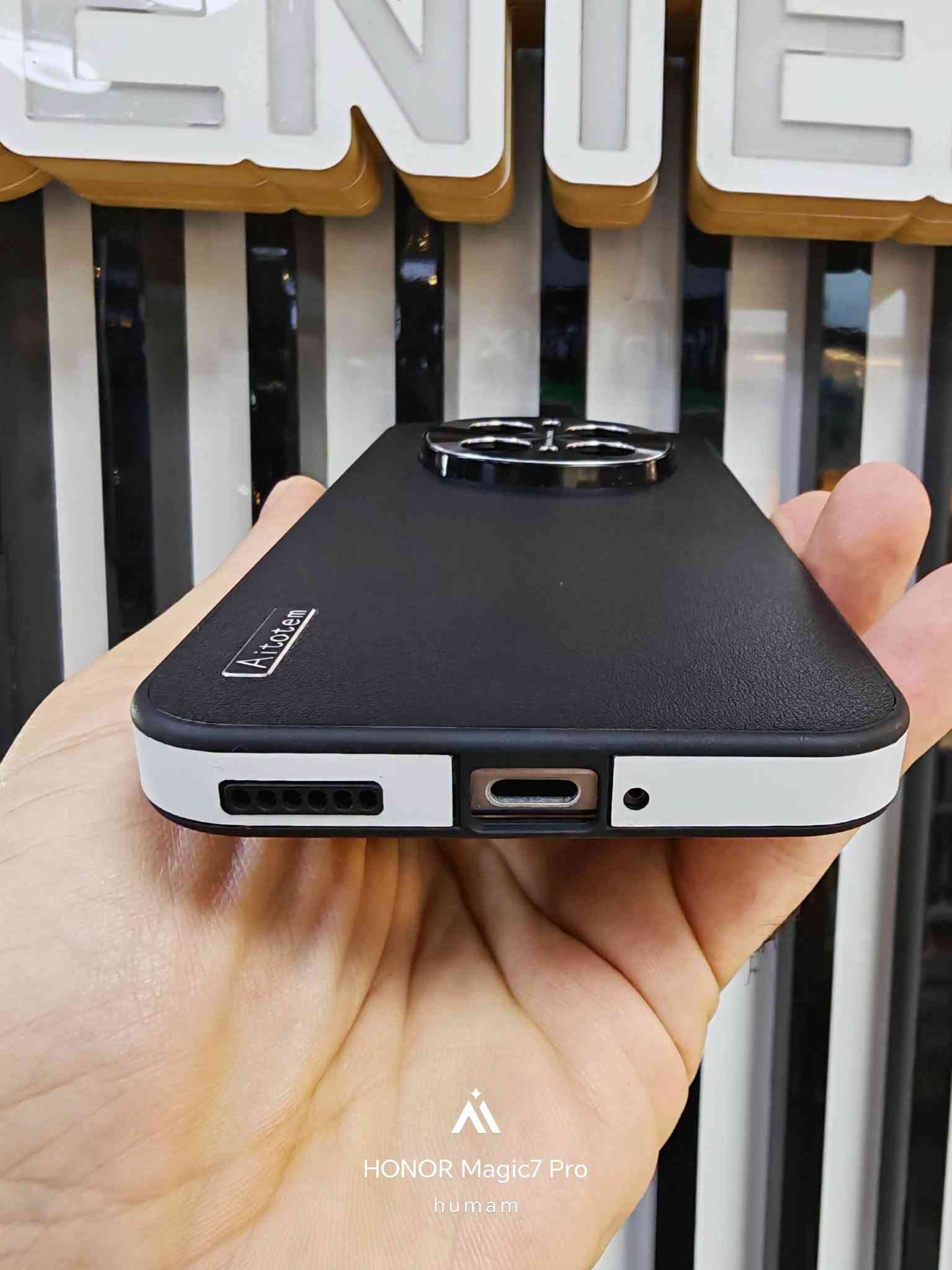 Honor magic 8 pro 
Honor magic 7 pro 
Honor magic 6 pro 
Honor magic 5 pro 
Honor magic 4 pro 
Huawei P40 pro 
Huawei P60 pro 
Huawei Mate 40 pro 
Huawei Mate 50 pro 
Huawei nova 13 pro 
Huawei nova 14
Huawei nova 14 pro
Xiaomi 13 Ultra 
 كفر Aitotem الفاخر – مزيج الأناقة والقوة 💙
✨ تصميم يجمع بين الطابع الرسمي الأنيق والروح الرياضية الجريئة
✨ خامات فاخرة عالية الجودة تدوم طويلًا
✨ حواف مستقيمة خاصة مقاومة للصدمات والسقوط
🎨 متوفر بألوان متعددة:
🖤 الأسود الهادئ | 💚 الأخضر الصيفي | 🧡 البرتقالي | 💙 الأزرق الكحلي
📱 يناسب هواتف HONOR وHUAWEI الفاخرة
جمال يليق بهاتفك، وحماية تدوم معه
توجد خدمة توصيل لكافة المحافظات للاستفسار مراسلة البيج هواوي سنترنجف/Huawei Center NAJAF  او ع الرقم واتساب *********** او زورنا في موقعنا النجف شارع الغدير فرات من جهة حي الغدير مقابل شركة الريان للصرافة

نص مكتوب في الصور:
- 适用荣耀 Magic7系列
- 高端素皮壳
- 莫仕坦
- 美仕坦 夏日胡杨 美过裸机 自带镜头圈
- 美仕坦 丹霞橙 美 过 裸 机 自带镜头圈
- 美仕坦
- 秋日胡杨
- 美 过 裸 机
- 自带镜头圈
- HONOR Magic7 Pro
- humam
- AI