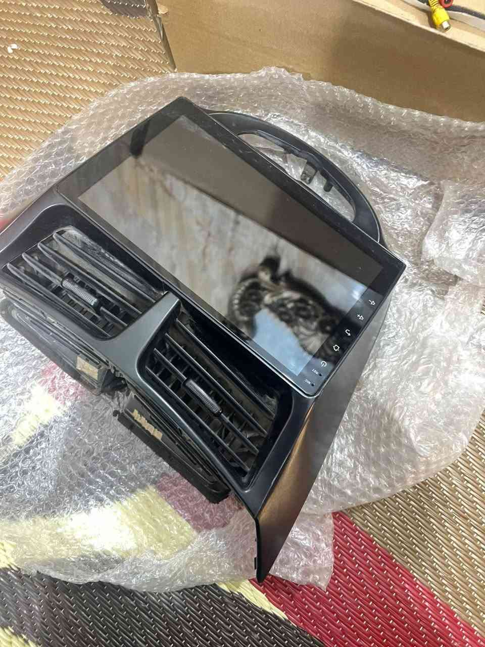 شاشه مستخدمه شهر  تابلت درجه اولى فول HD ترهم لسياره اكسنت واغلب سيارات بيها اطار وفيش وكامره للبيع ***********
