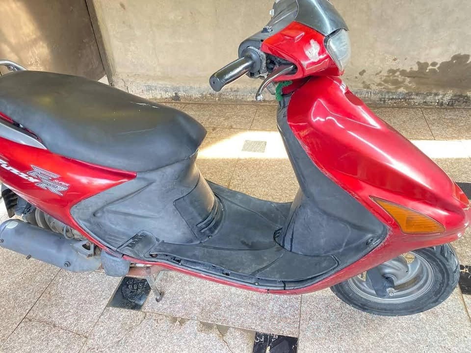 دراجة للبيع دراجة  شرط ما مفتوحة ما ناقصها اي شي سلف كهربائيات اشاير كلوبات نكرة من الصبح دبلات ومداريها بل دهن دراجة ناشفة للبيع راسلني خاص او *********** السعر ٤٢٥

