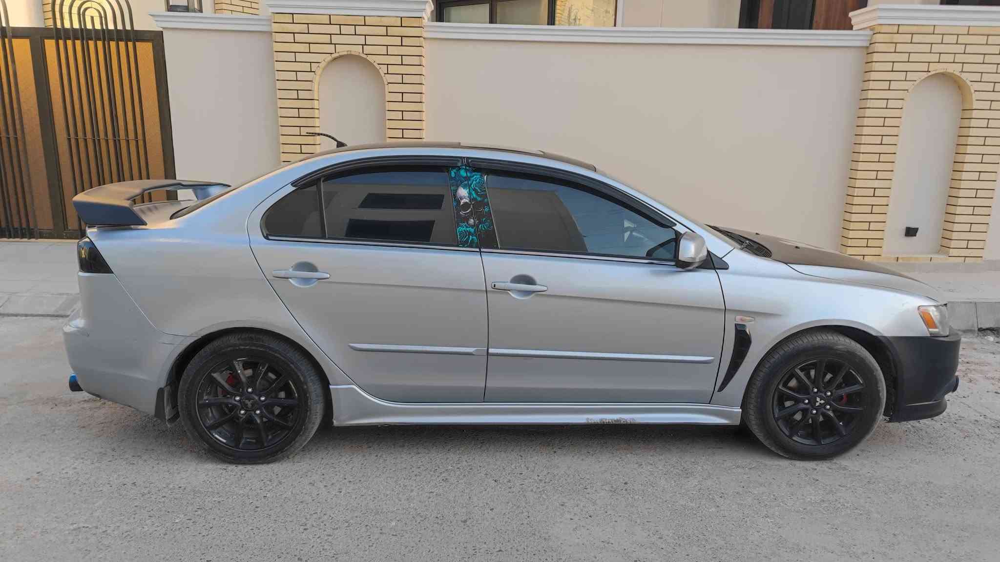 لانسر قرش موديل 2009 GT مكفوله ولا قطعه صبغ
بيهه بارد ابداية الجاملغ الايمن قريب المازده و بارد بالجاملغ الايسر يعني قطعتين بارد 

المواصفات 

بصمه تشغيل و ابواب

فتحه سقف 

تحكم ستيرن 

شفتات سرعه 

مضخم صوت بالصندوق بلادي 

شاشه اندرويد

لايت امامي دوار ويه الستيرن 

صالصنه رياضي مصخم صوت تحكم ريمونت بوابه 

كير ومكينه مكفولات

السعر 98$ و بيهه مجال 

*********** 
***********
