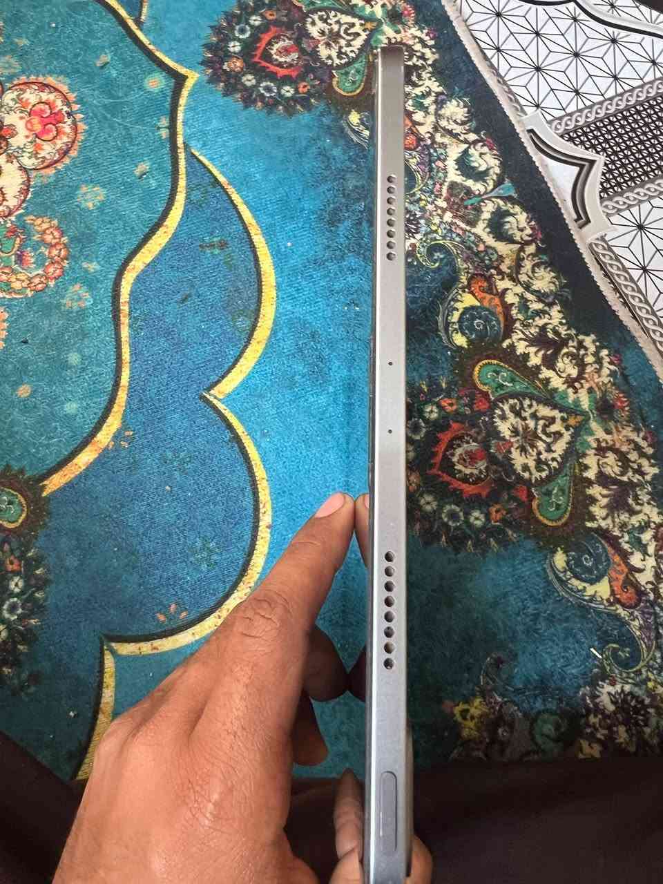سلام عليكم ايباد للبيع m1  كفاله عامه ذاكره 128بطاريه 89 فيس ايدي شغال بصمه وجه كله كال ملحقاته شاحنه وكارتون مكاني ديوانيه وهاذه رقمي ***********
