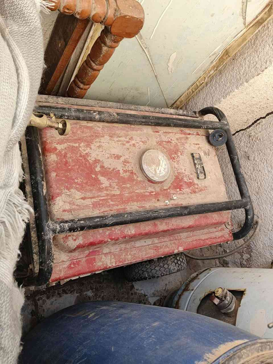 مولدة كهربائيه مستعمله للبيع 
مده استخدامها سنة 
السعر 250 
المكان الدوره 
***********
