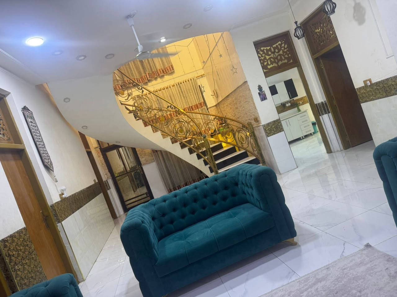دار للبيع مكان مميز جدا 
طابو صرف
نوع البناء طابوق جمهوري السقف صب كونكريت إشراف وتنفيذ مهندس مدني
العنوان / /بابل المدحتيه
حي الحوراء الطابو شارع المنتزه ثاني بلوك 
المساحة//٢٥٠متر
خدمات كامله من ماء وكهرباء وتبليط
ومجاري خارجيه

تفاصيل البيت طابق واحد
استقبال 
صاله كبيره
كلدور
عدد الغرف ٢
مطبخ 
مناور 
طارمه 
كراج كبير
مجمع صحيات داخليه وخارجيه
سنة البناء حديث
للاستفسار الاتصال على الرقم ***********
