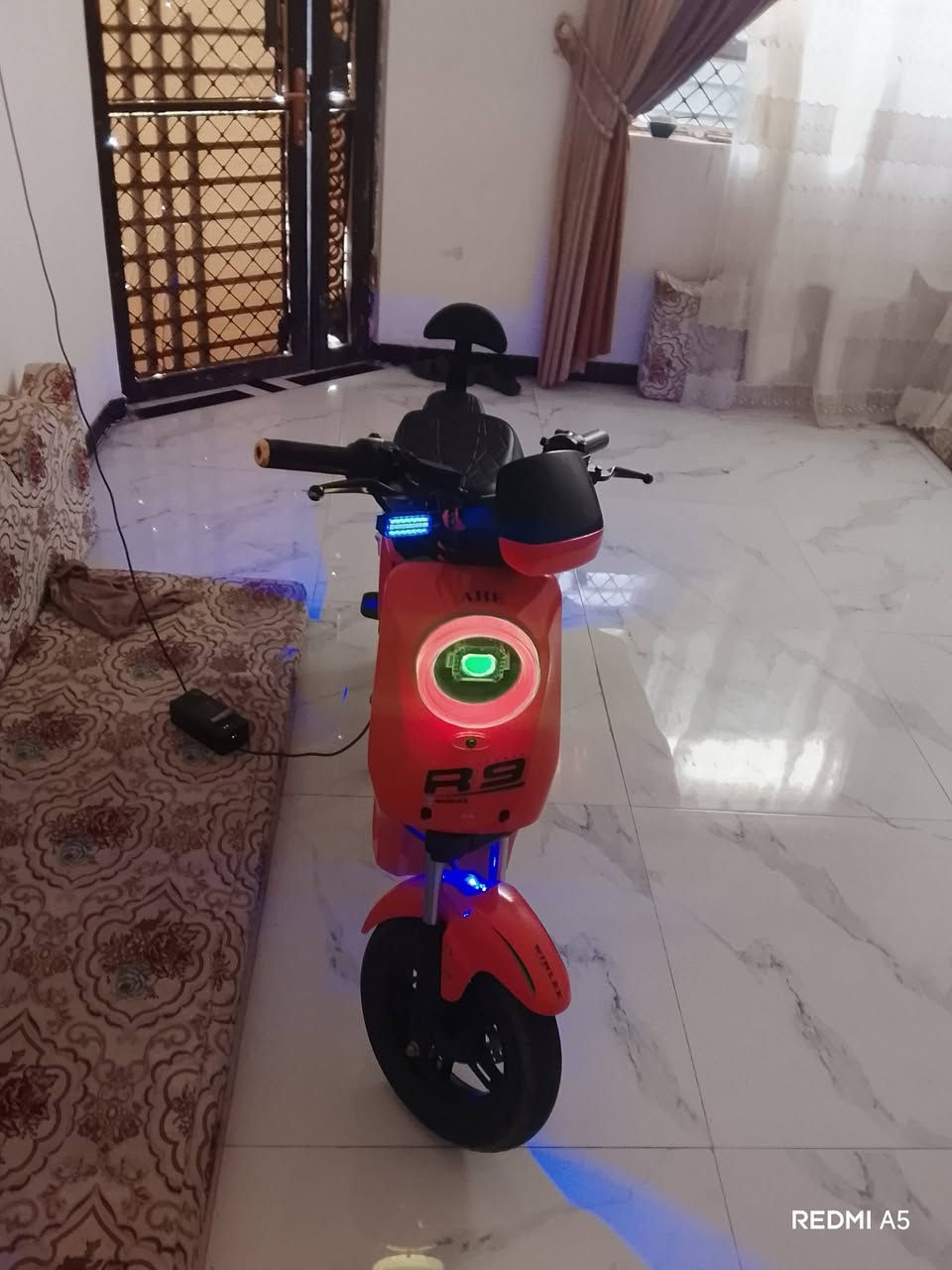 السلام عليكم ورحمه الله وبركاته للبيع دراجه شحن ار 9 2026 جديده مابيه شي السعر المطلوب 500وبيه مجال الاستفسار متواجد خاص واتساب فقط الرقم *********** العنوان الناصريه سوق الشيوخ

نص مكتوب في الصور:
- REDMI A5