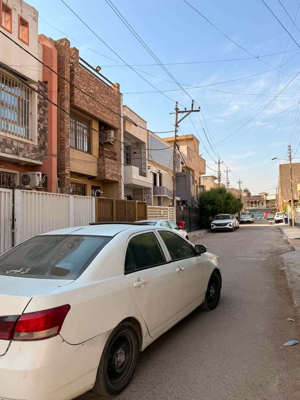 السلام عليكم
BYD g3 2013 موديل
ترهم مراوس 
مكينة 1800 
كير اوتو علي ادامة 
رقم قادسية هزة ولوحات جدد وباسمي تحويل ثاني يوم كير ومكينة بلاد بحالة ممتازة
كهربائيات جميعها شغالة
فتحة سقف
جام كهربائي
ترحيب بلمري
شاشة داخلية 
حساسات خلفية 
اربع بصمات
بصمة تشغيل 
وبصمة ابواب 
بصمة جنطة
سستم سماعات ١٠ سماعات اداء ممتاز
نظام ABS  
عدسات منظومة كاملة جديدة 
تبريدها شغال وثلج منظومة كاملة جديدة من كمبريسر للفريز
منظومة الماء كلها جديدة وقبل فترة سويتها ومي زيتي كلة 
سيارة مصبوغة حزام جمالية وطخات معدلة وهلال الخلفي خياس وتعدل ونصبغ
عليها ادامة كاملة من نوزلات وبلكات ومجاول وعبوة فيت بم كاملة 
طخم تايرات 
باتري جديد حتة جامة الامامية قبل يومين بدلتها 
مكان السيارة بغداد الدورة حي الشرطة 
للتواصل متواجد فيس
رقم الموبايل ***********
ومتواجد واتس 
سعرها 45 وبيها مجال بسيط حك جية 

واسف على الاطالة 🤍🤍.
