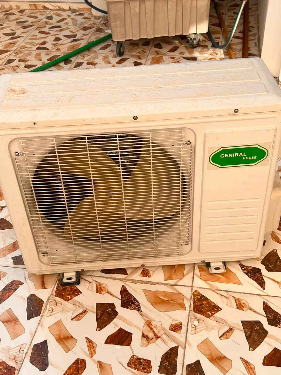 سبلت  1 طن نضيف كلش
استعمال بسيط 

تبريدة جيدآ جدآ

السعر 150 

الشراي يتصل …..

***********
