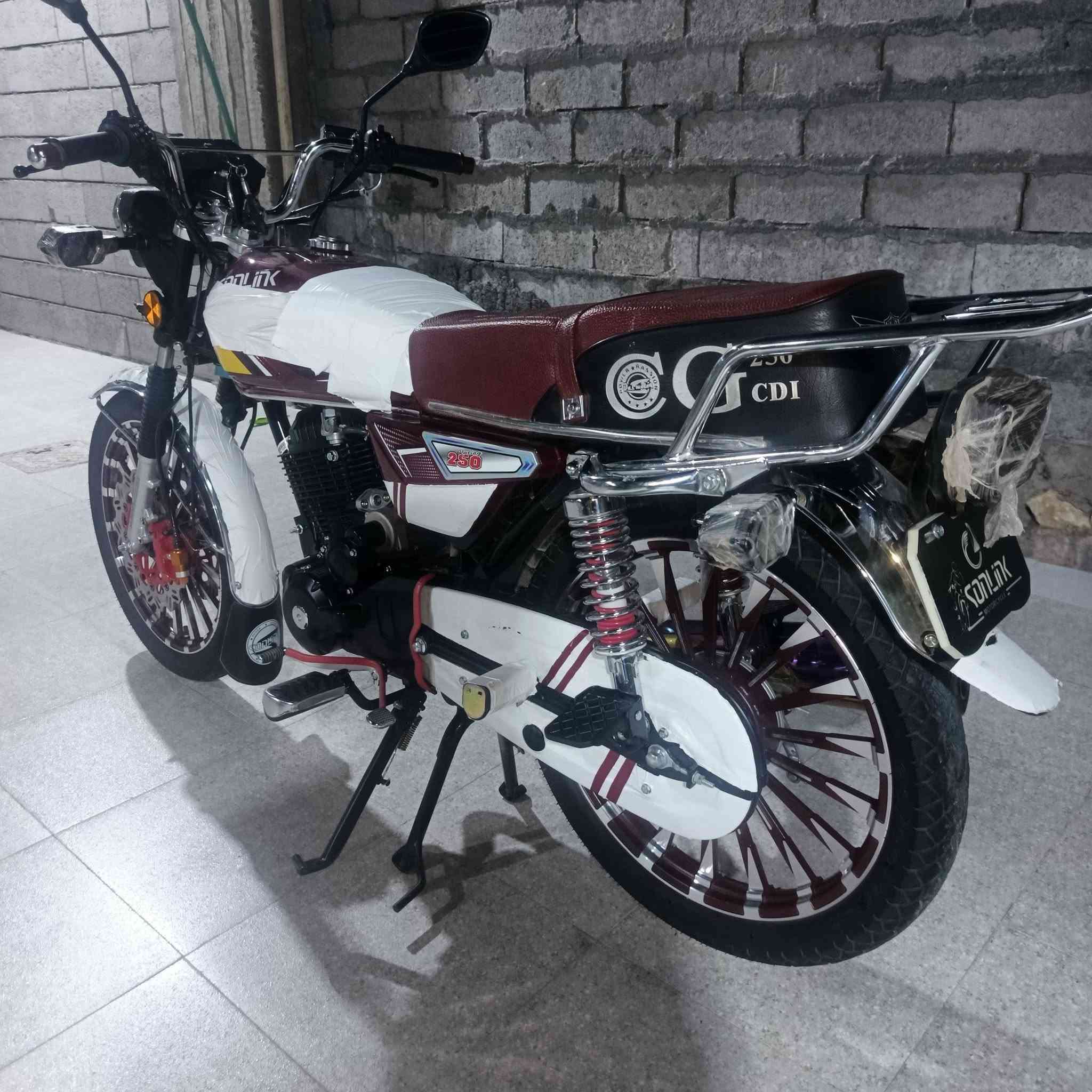السلام عليكم شباب دراجة إيراني سولنك مكينة  250CC للبيع الدراجة ماصار هواي من مشدوده وماناقصها برغي واحد نشاط فول سعرها مليون و 350 وبيها مجال الشراي يتصل ***********
