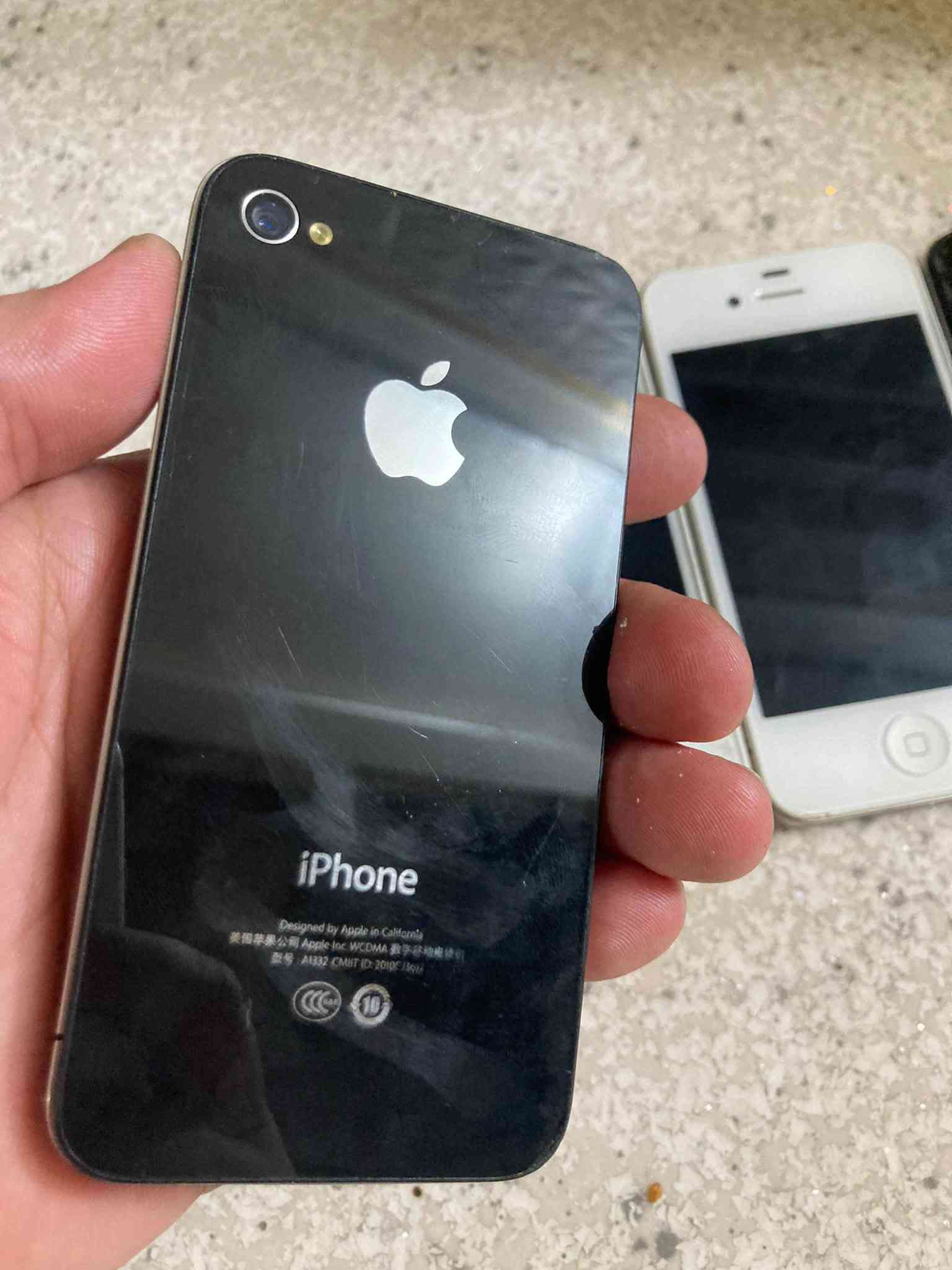 ايفون 5 • ايفون 4 • توصيل