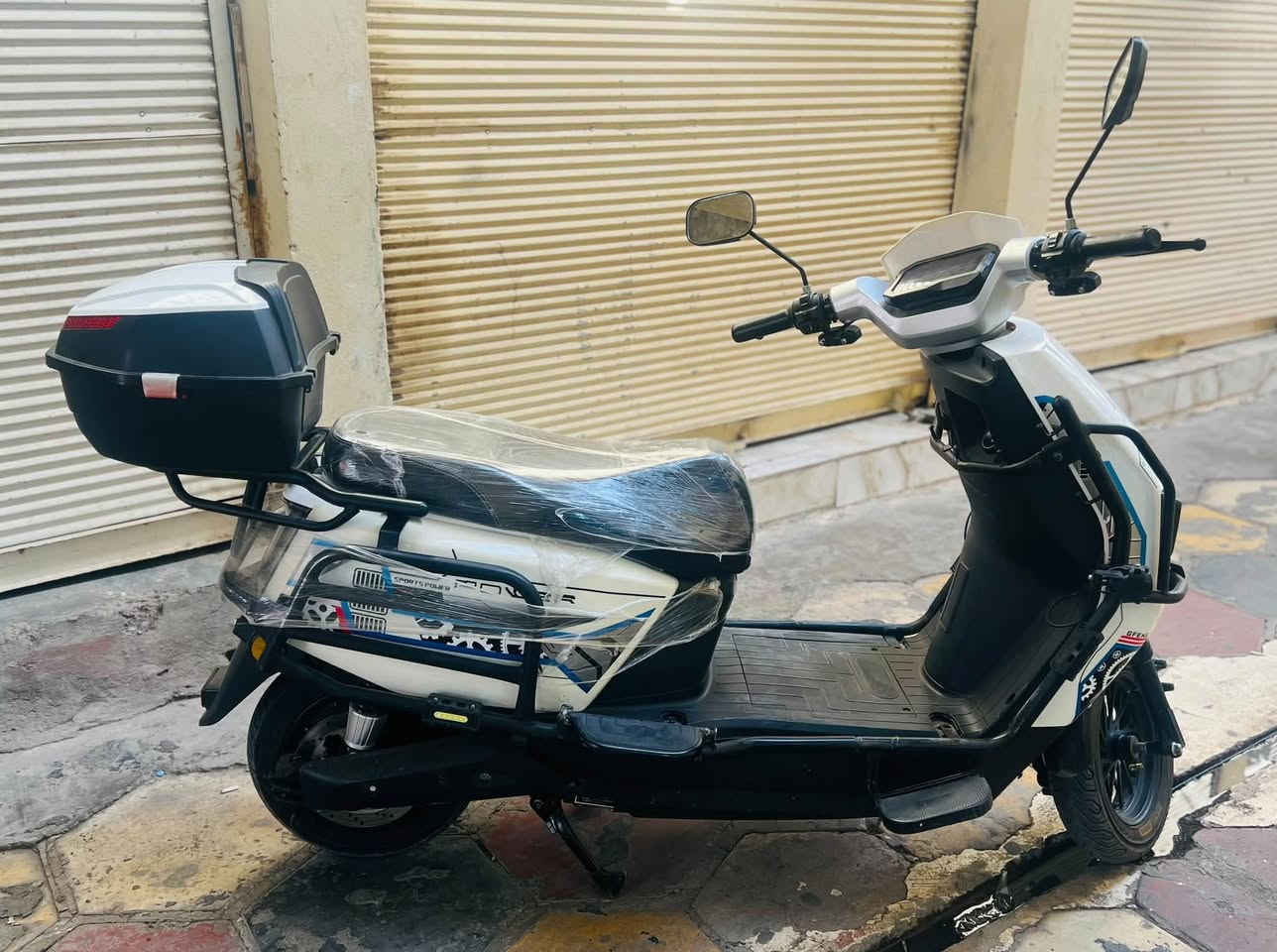 دراجه شحن للبيع  

ملف 2000

6بطاريات  72V

سويج+كارت

إشاره يمنه يسره

3نمر

ماشيه 600Km 

لايت عالي ناصي 

العنوان جلولاء
           الرقم بي واتساب                                               
                                                              ***********
