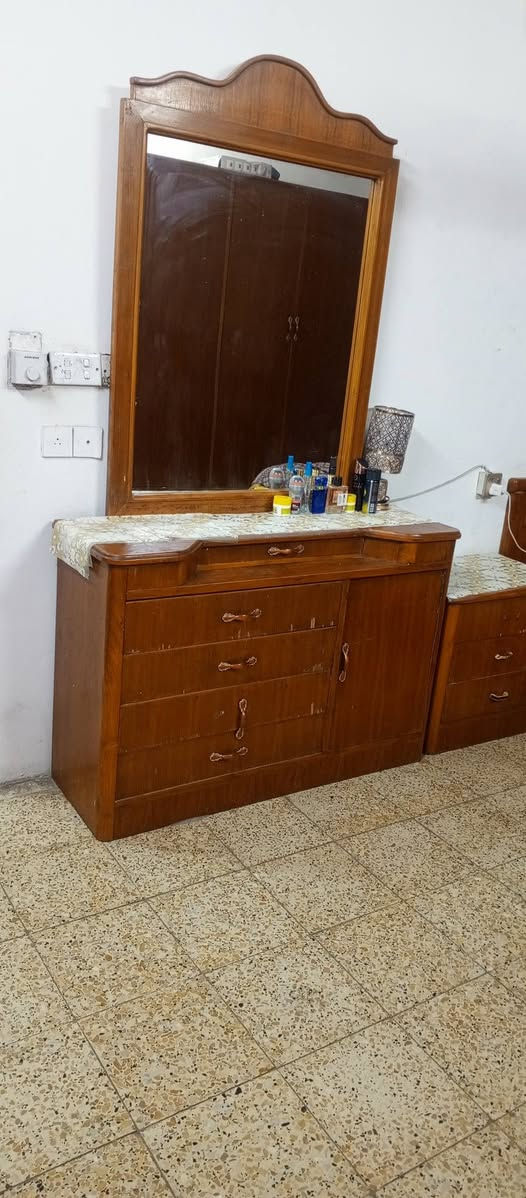 غرف نوم اخشاب عراقيه مستعمله للبيع بسعر مناسب بغداد السعر 750الف إتصال على الرقم ***********
