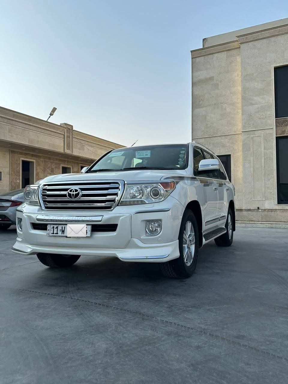 سلام عليكم 
بيع او مراوس 
لاندكروز 2014 فيطم فول مواصفات ام الطفاية 
رقم بغداد باسمي 
سيارةه كفالة عامه من كلشي جداً
سونار موجود بل منشور جديدة ماشيها 98 الف 
مواصفات فول 
مكانها بغداد 
سعر 350 وبيها مجال 
***********
