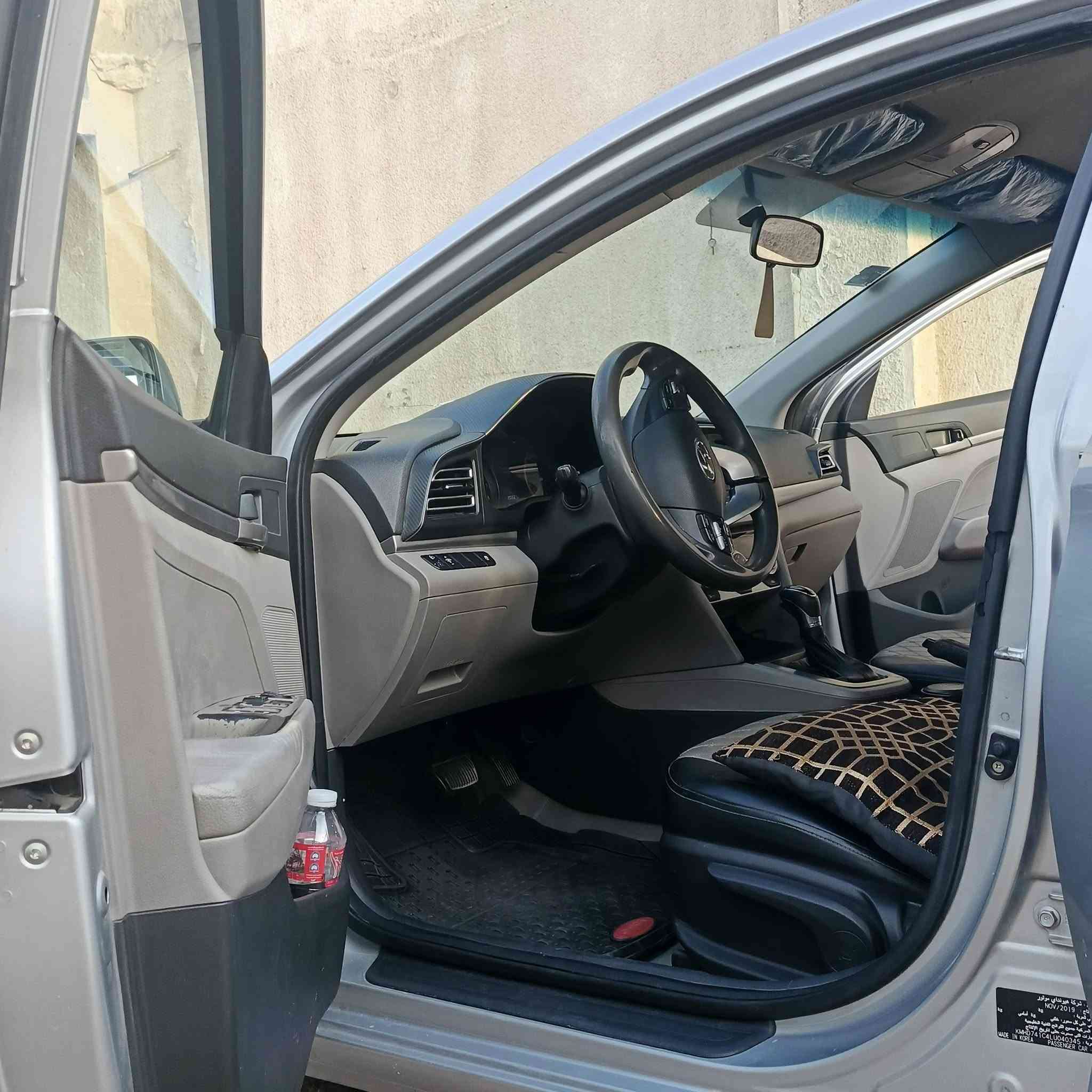 اخوان السلام عليكم النترا موديل 20 رقمها بغداد وسنوية بأسمي وهاذا رقمي إلي يحب يتفضل خاص***********👉🏻.
