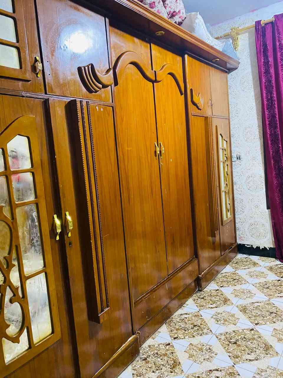 يالله سلام عليكم غرفت أ خشاب  كاملهً بس نقص بوفيه لبيع مستخدمه الصاج الصلي *********** بي واتساب  السعرو 850وبيه مجال
