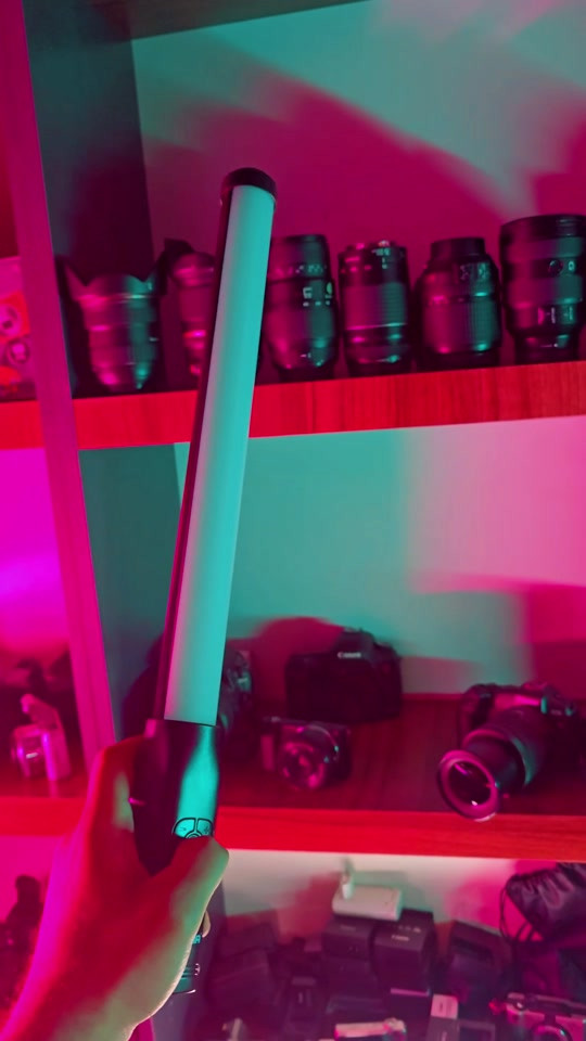 مو كل إضاءة تنوّر… أكو إضاءة تغيّر جو المكان كله 🔥 RGB Tube Light ألوان وتأثيرات تخلي تصويرك مستوى ثاني 🎥✨ سعر 25 الف توصيل مجاني   للحجز والاستفسار مراسلة الصفحة او  واتساب  *********** ***********
