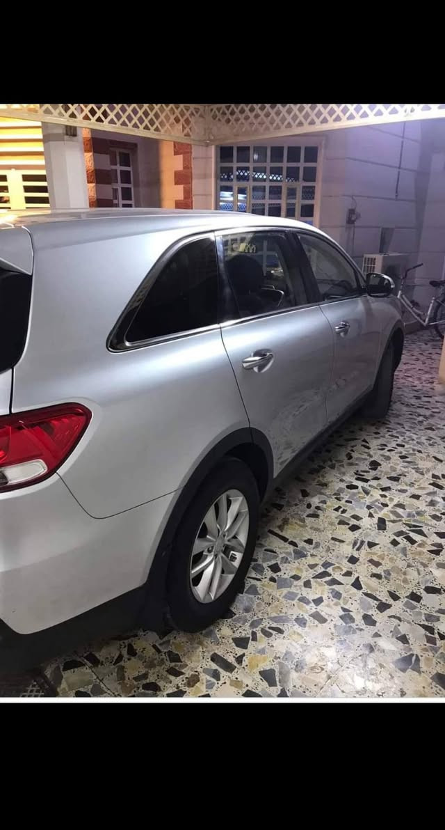 السلام عليكم 
كيا سورنتو 2018 وارد امريكي 
ضررها شبر بنيد فقط بدون ايرباك 
محرك 2400 
سياره بلادي برغي ممفتوح بيها 
السعر 165 
العنوان بغداد 
الرقم / ***********

