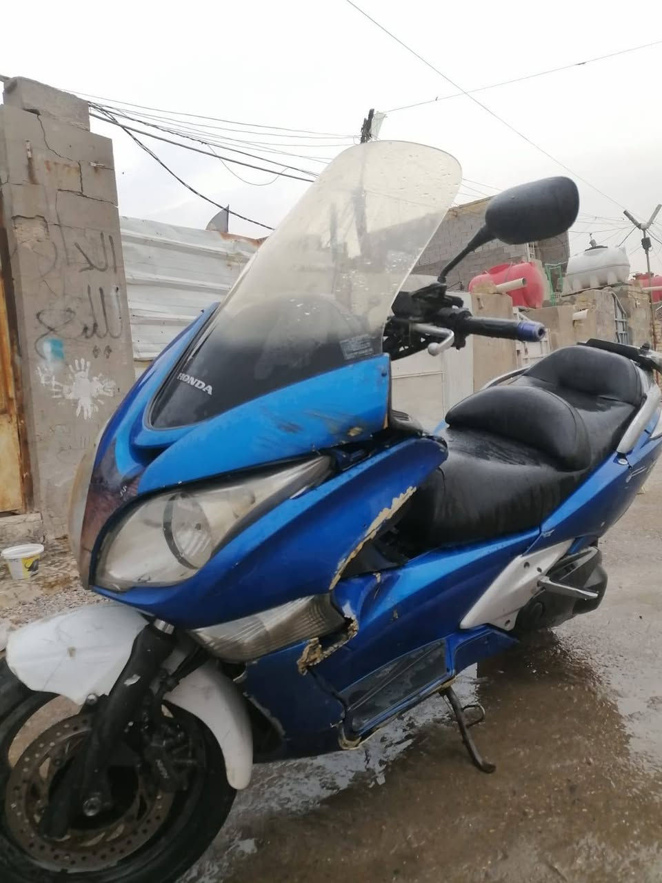 سلام عليكم شباب سلفر جيتي ٦٠٠اخوان مكلف بل نشر اخوان مكينه مكفوال من كلشي بس بيهه نضوح من الملف وسابقن كانت مفطوره ولاحمينهه  السعر المطلوب بيهه 1400وبيه مجال بصيط وهاذ رقم صاحب الدراجه وبخدمتكم ***********ملاحضه كفراته تعبانه
