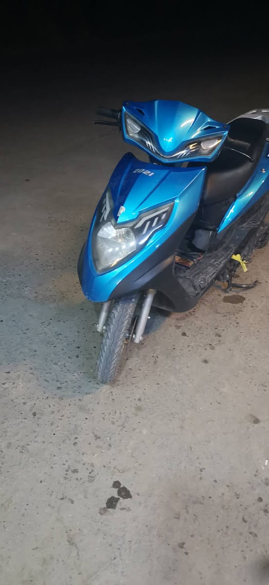 للبيع مستعجل سكنز شمعه شغاله جاهزه بيها صوت بلقايش فقط شلعه خير من الله 350وبيها مجال ***********
