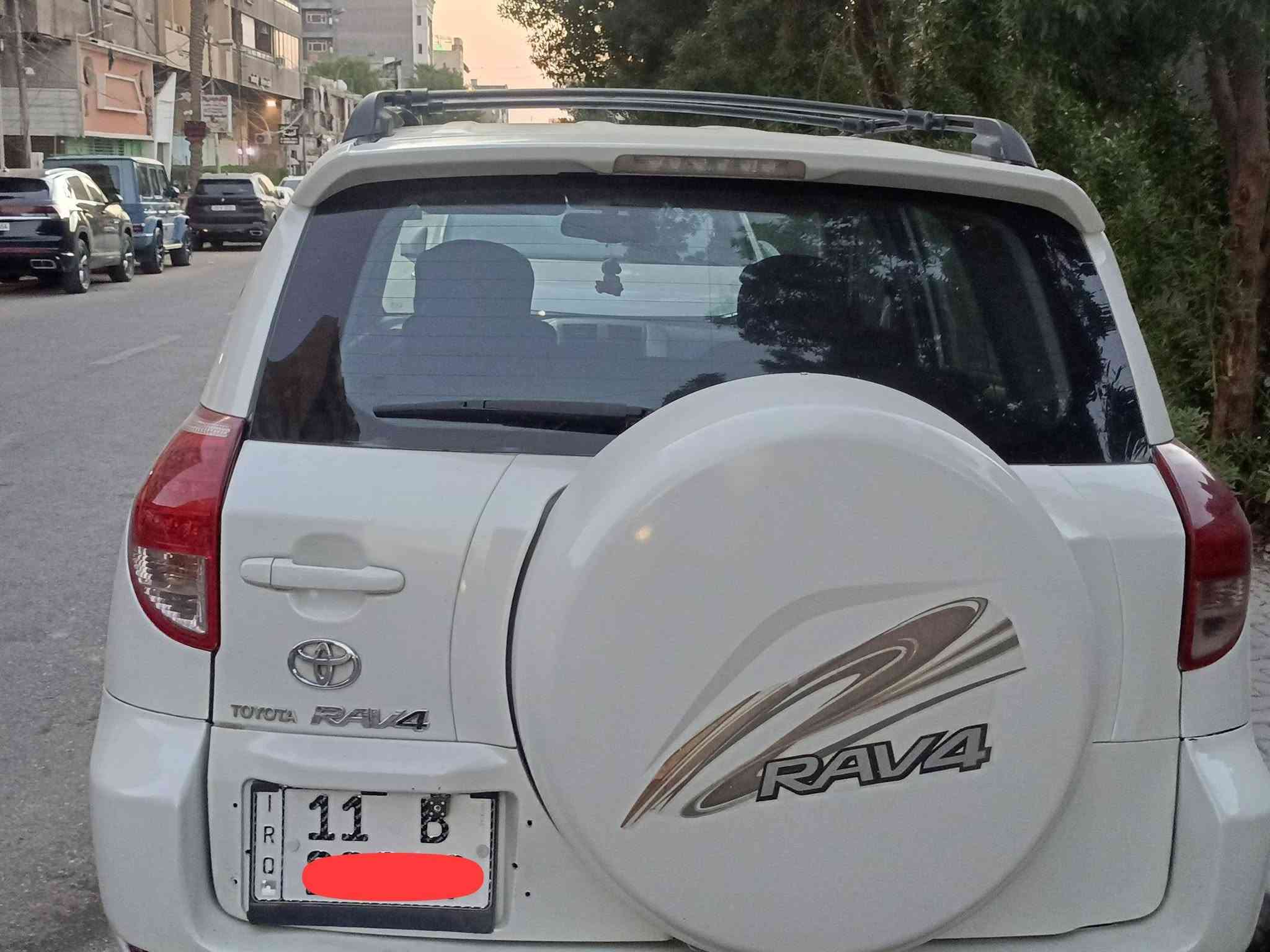 تيوتا راف فور موديل 8 مريكي محرك 6بلادي تبريد شغال رقم بغداد بسمي سياره صبغ عام بدون دواخل أسعر 90  مكاني بغداد ***********
