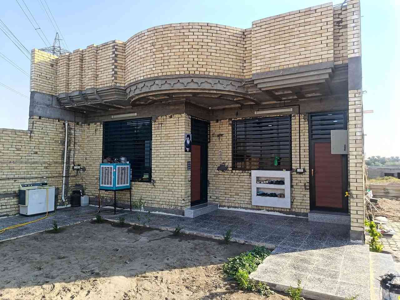 ياالله السلام عليكم دونم مسيج بلوك على شارعين بي بيت بناء حديث طابوك وصب مسلح كامل الخدمات كهرباء وماء وسحب مكاني بغداد قرب جسر الفرنسي شارع سده مال طاقه الكهرباء ***********
