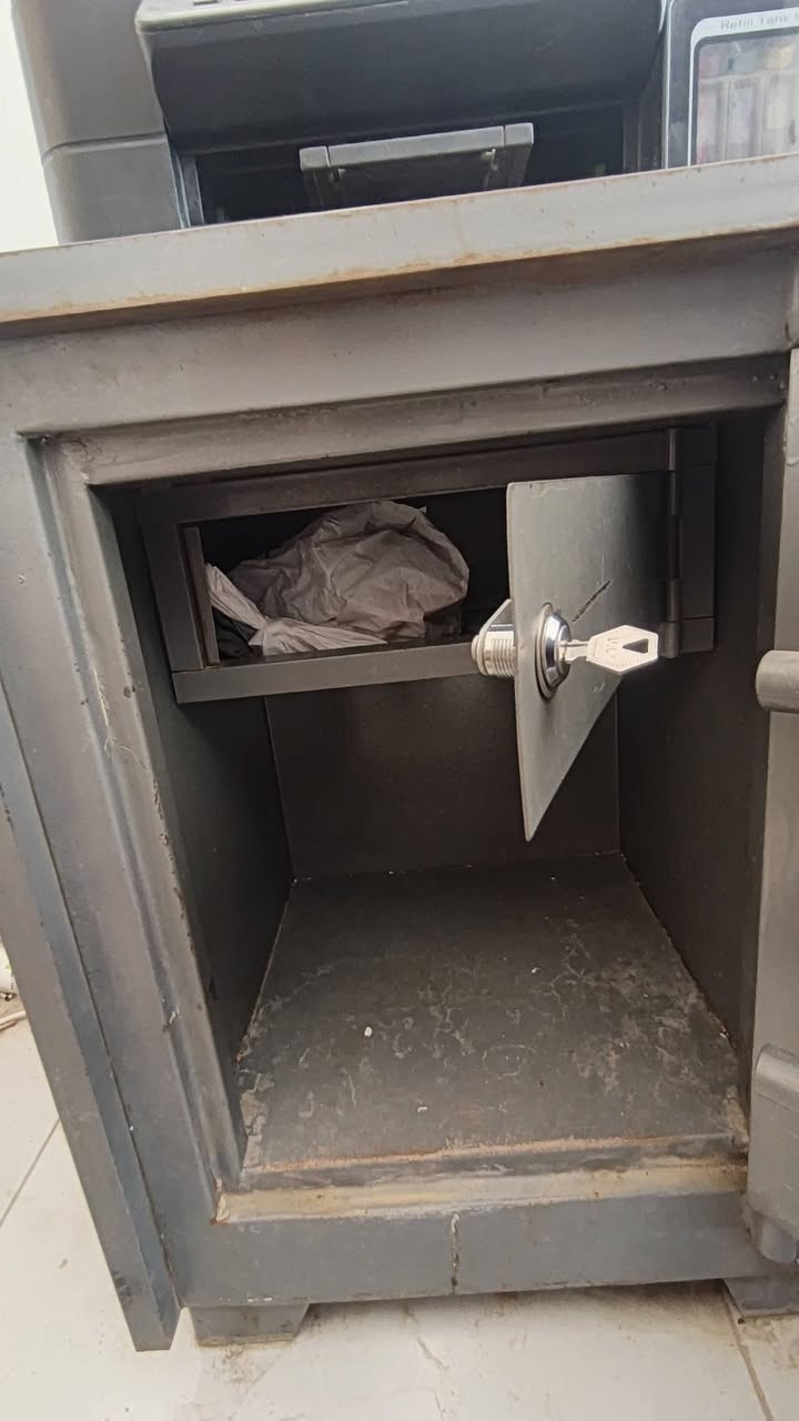 بوفيه • جديدة • نضيفه