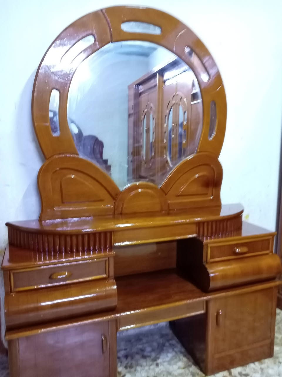 مكلف بلنشر غرفه تسكام نجاره صاج داخل وخارج ظهر جرجوبه ٩٠٠وبيه مجال مكانه حله للاستفسار الاتصال بلرقم ***********
