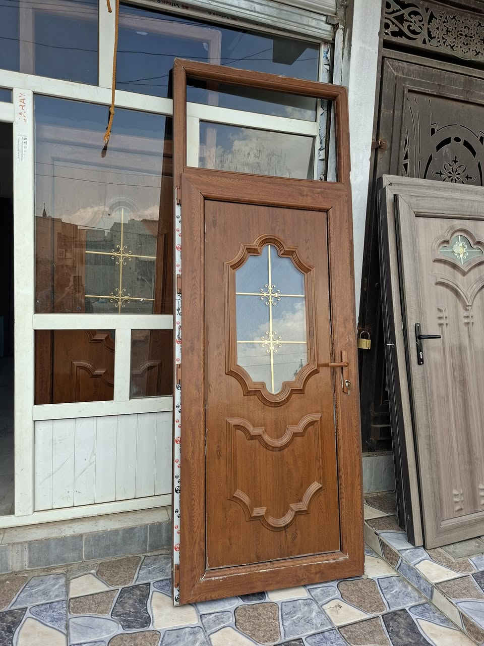 ابواب جديد ومستعمل للبيع  بانسب الاسعار مع التثبيت واصل للبيت *********** واتساب متوفر ع هذه الرقم ايضاً
