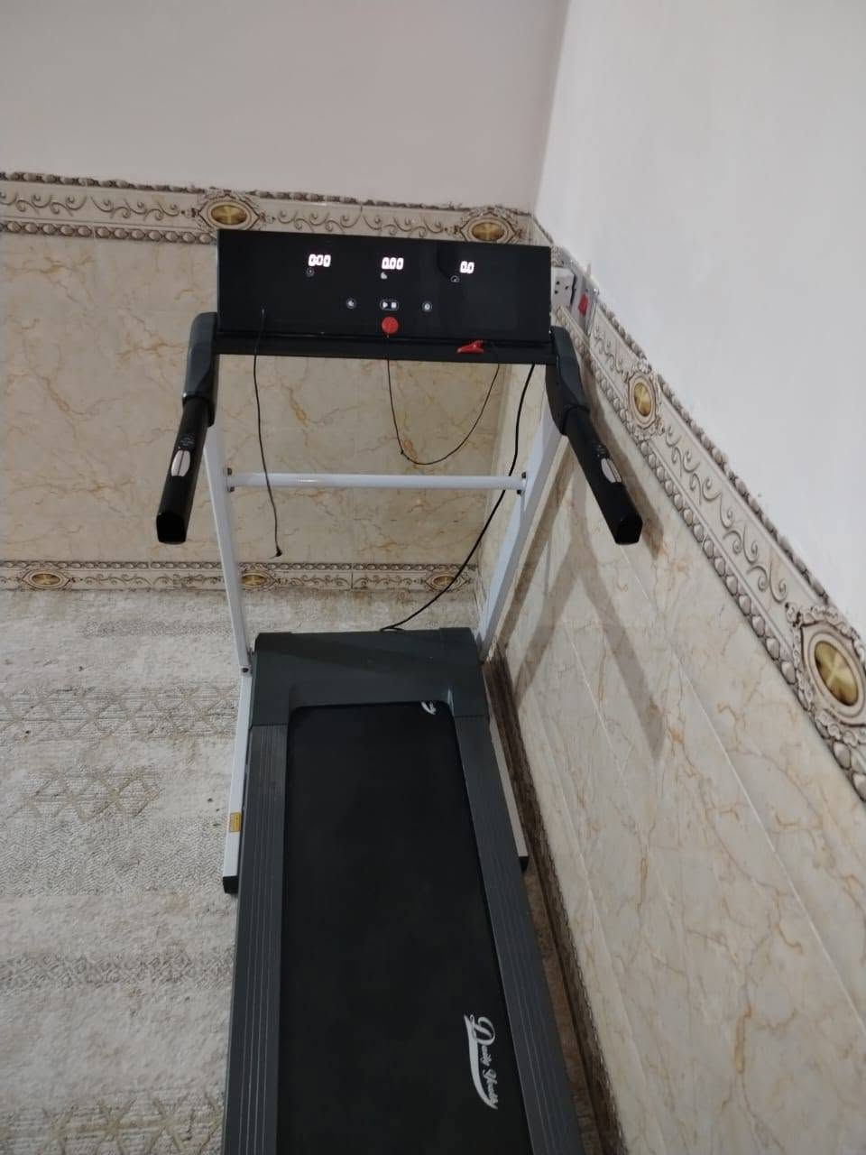 للبيع جهاز جري كهربائي ماركة Daily Youth سعرة 200
استعمال منزلي شغال تمام وما بي أي عطل 
 ويصير جري عادي وجبلي.
مشتري من علي كساب 
الاستفسار واتساب ***********
