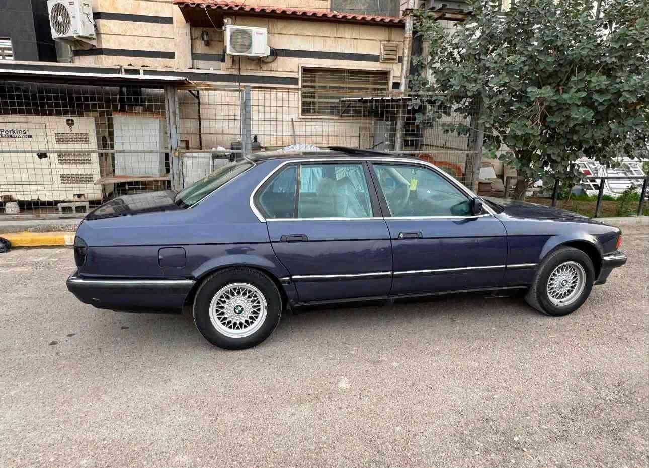 سلام عليكم 
بيئم 735 

كير مكينه جدد 
صدر خلفي امامي جديد 
تخم تاير جديد 
مصبوغه عام الجماليه فقط بدون ايي ضربه 
لايتات عالي ناصي زنون 
تبريد نقص كمبريسر 
سنويه ب اسمي رقم دولي جديد هزه جديده 
مكاني بغداد شرط الخامسه 
السعر 40 وبيها مجال 
رقم الهاتف ***********
