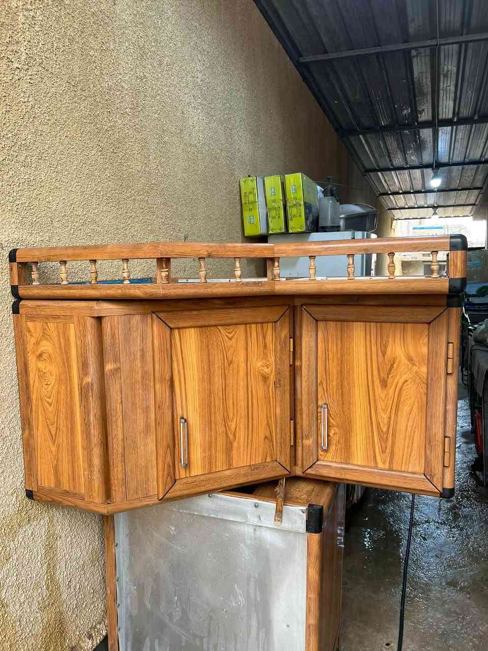 السلام عليكم كاونتر نضيف للبيع 
6 قطع زاويه و رف علوي يجي جوا طباخ 
و سنك بي حوضين طويل يجي فوكا هم رف علوي 
عله طوله مثل مموضح بل صوره 
وسنك ثاني هم بس حوضين 
نضيف بس اخذ وشد
للتواصل واتساب ***********
