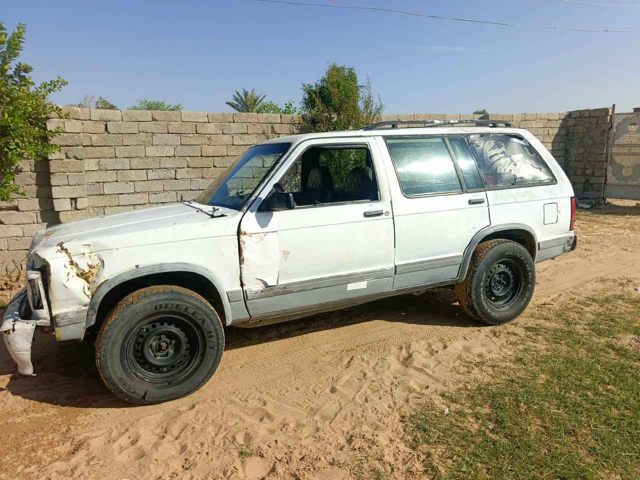 شوفر بلايزر موديل 94 كير ومحرك بطه ثنين ونص محرك بي خيط بخار بدون تنقيص سياره حلوه خدمية خياسات مابيها تخم تاير فوك النص عمر ماتحتاج بس خيال فحص صلاح الدين شرط التحويل كمركها مدفوع سع ر 17 وبيها مجال بسيط بيع او مراوس مكانها بيجي 
***********
