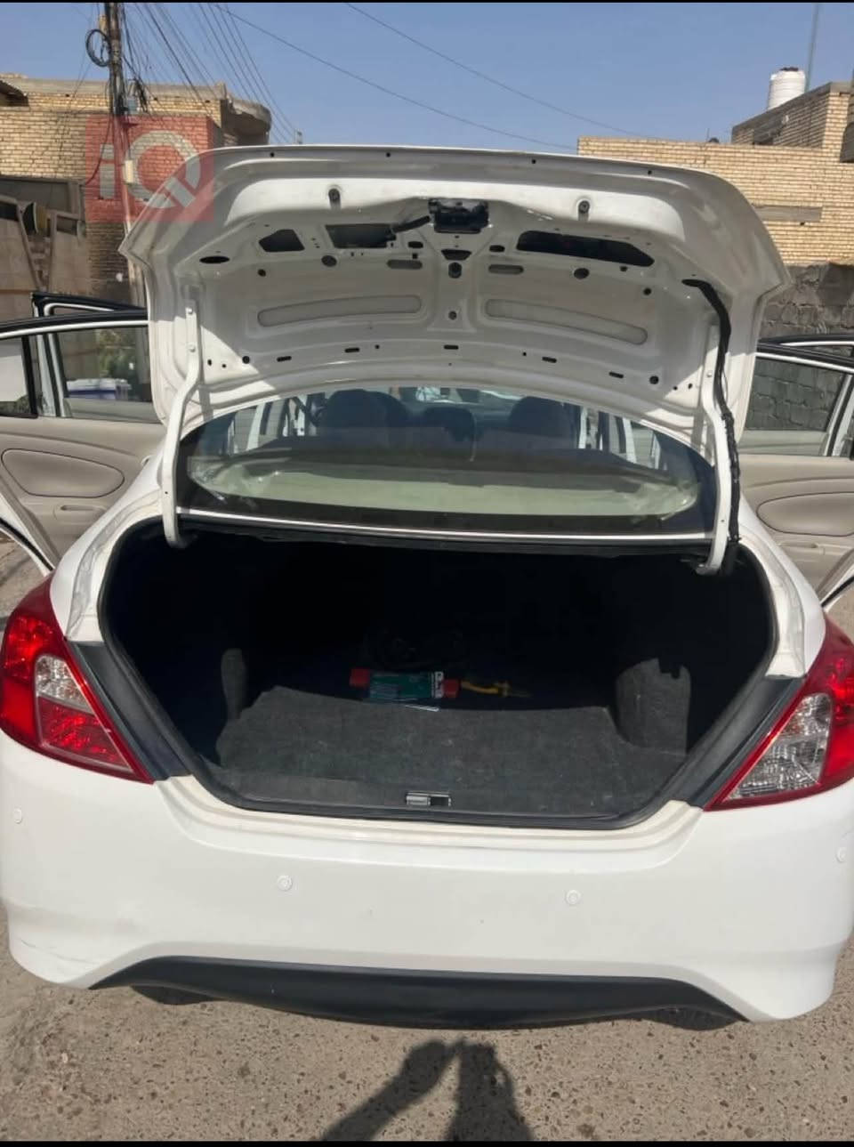 نيسان سني هندي  بليتة زركة ٢٠٢٠ السيارة نظيفة كلش بدون قطرة صبغ فقط جاملغ عكس السايق بارد وبيهة كم رصعة بلباب كير مكينة خير من الله صدر كفالة ماشية ١٣٠ الف قابل للزيادة بأسمي رقم اربيل سنوية جديدة ٢٠٣٠ هزة جديدة مابيهة اي نقص رايدهة ب١٠٣ يعني شدة و٣ اوراق وبيهة مجال *********** مكاني الدورة

نص مكتوب في الصور:
- iQ
