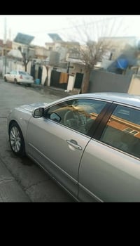 تویتا کامری مۆدیل   2009ڕەنگی سلڤەر مواسەفات gl یەک چەمەلەخی بۆیاخە بێ...