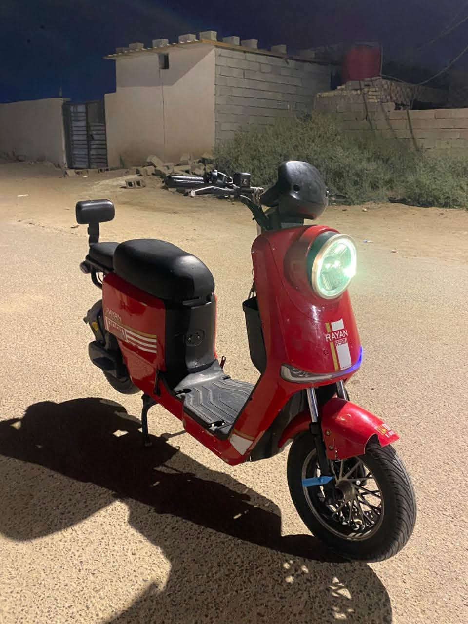 سلام عليكم R900للبيع دراجه بطاريات جدد 2026قبل 17يومً مشدودات بل جيس تجي وتشوف دراجه كلش حلوه وقويه وتسارع وانسه شي اسمه صرفيه الدراجه بيهه شغلات بصيطه كلش بس الكفر بي فطر وتجي وتشوف ب400وبيهه مجال مكان الدراجه البصره كرمت علي ***********

