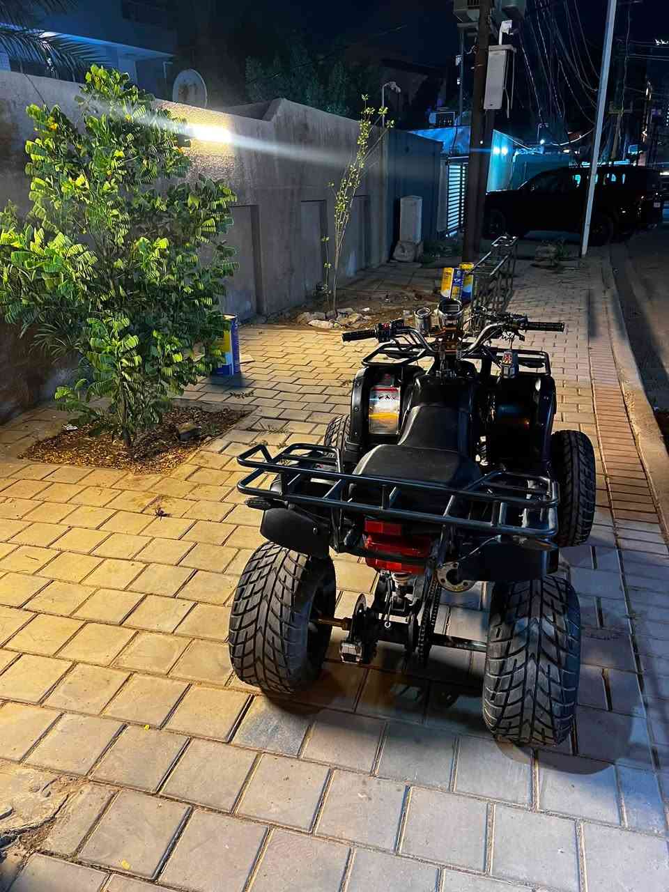 سلام عليكم دراجه رباعيه للبيع حجم 150 cc الدراجه نضيفه مناقصها شي مكانها بغداد الجادريه سعرها مليون ونص وبيها مجال بسيط ***********
