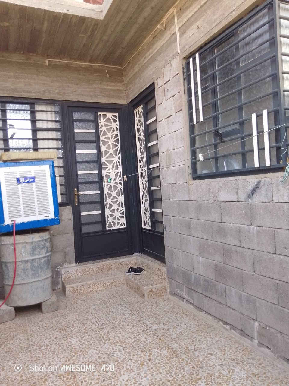 السلام عليكم بيت للبيع 100متر حليلة قرب المستوصف كامل كاشي كهربائيات مجاري ابواب كهرباء وماء نقص نقص لبخ الاستقبال والهول فقط   ***********
