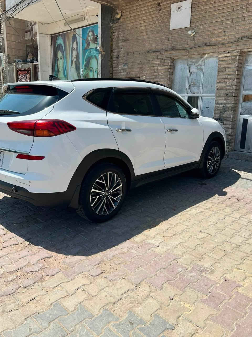 السلام عليكم توسان مديل 20 خليجيه مكفوله من الصبغ والتبديل والبارد موصفات فول رقم بغداد بسمي مكان بغداد رقم الهاتف ***********
