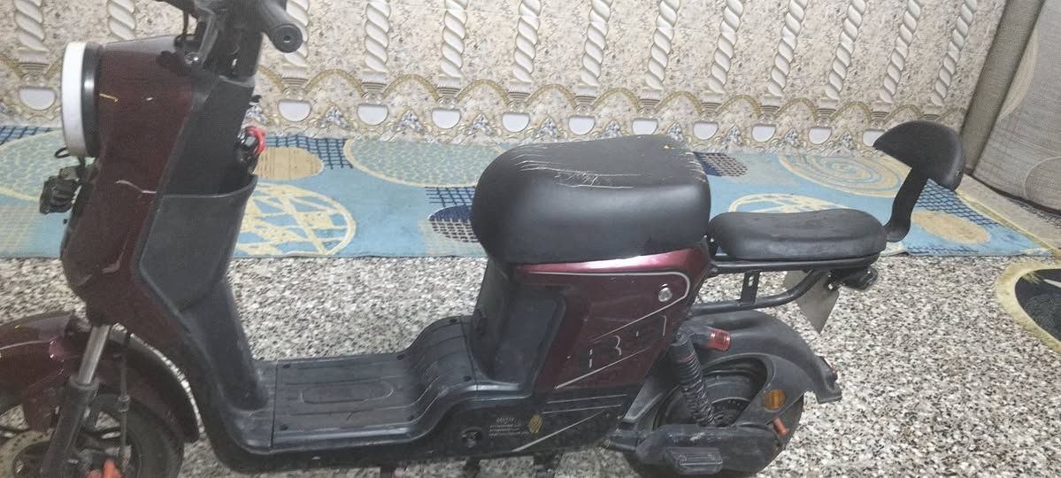دراجة شحن ار تسعه نضيف كلشي شغال بيه فيوزات اي نقص مابيه سعر 300 تواصل بس وتساب وتصال هذا رقم ***********
